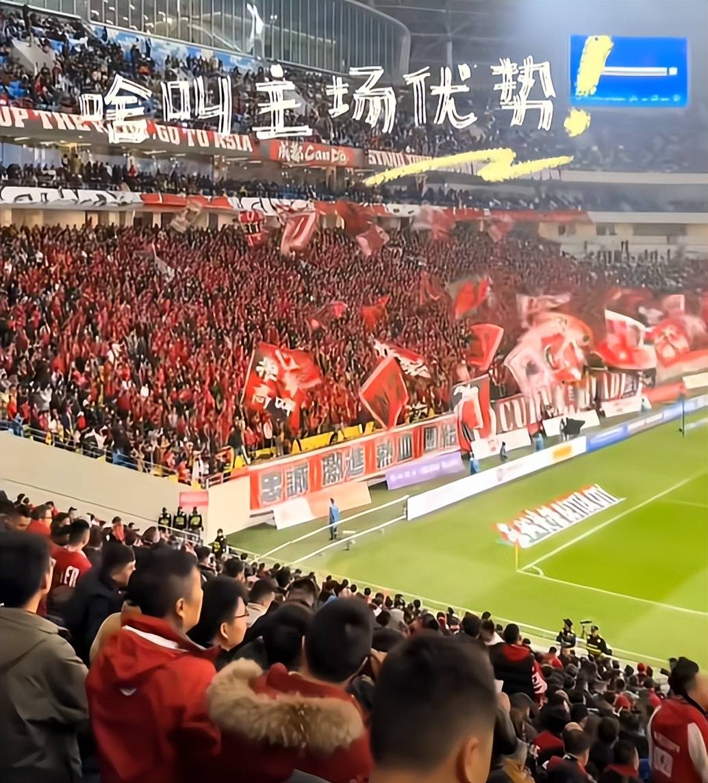 精彩足球盛宴，赛场气氛热烈