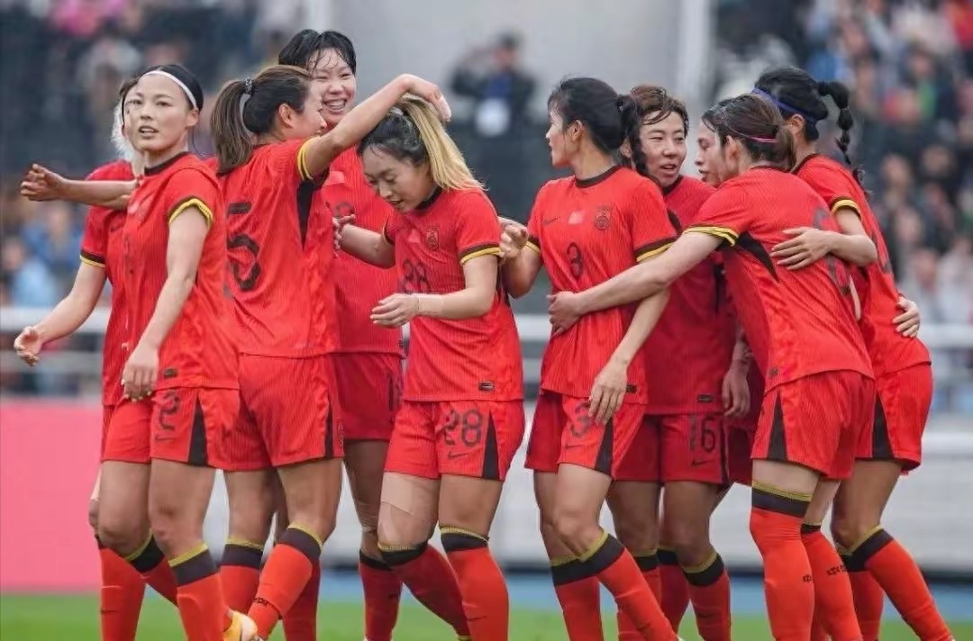 英国威廉希尔-火热交锋！女足赛场情绪高涨