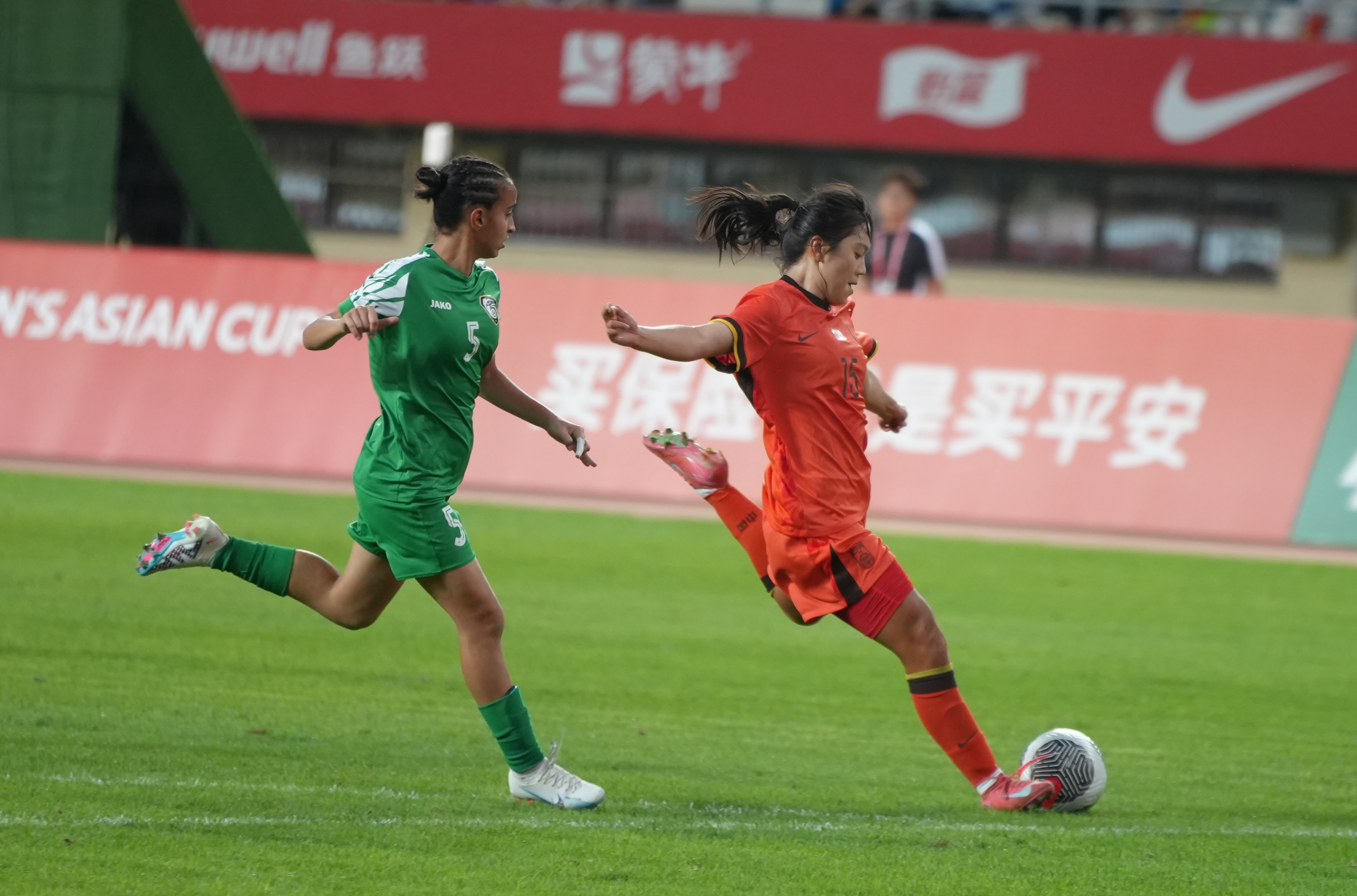 中国女足豪取连胜：赛场上的新风采