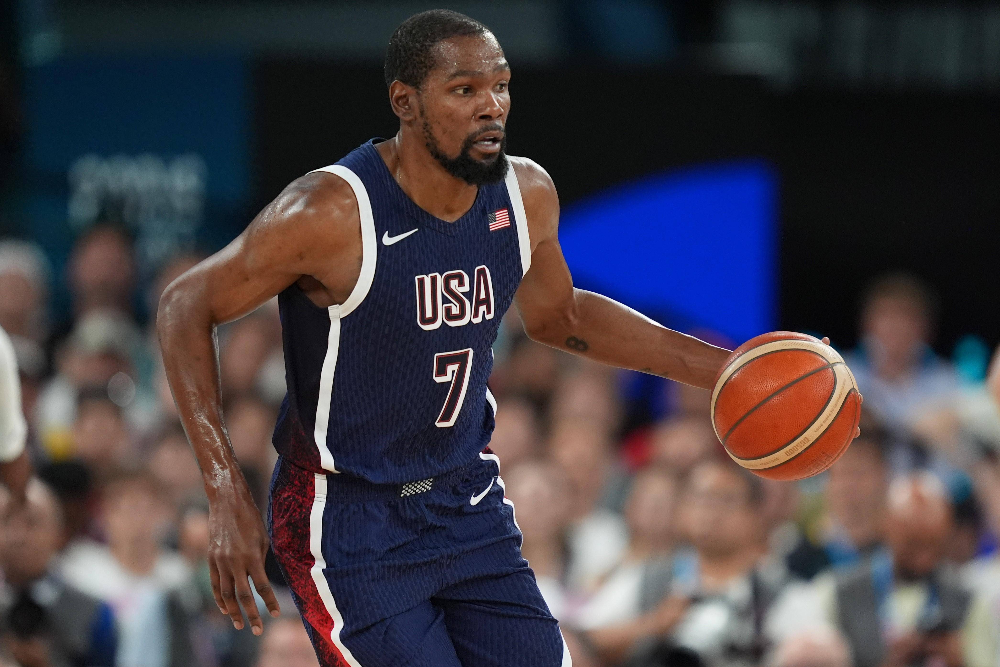 传奇球星接受采访，谈及团队战术与合作